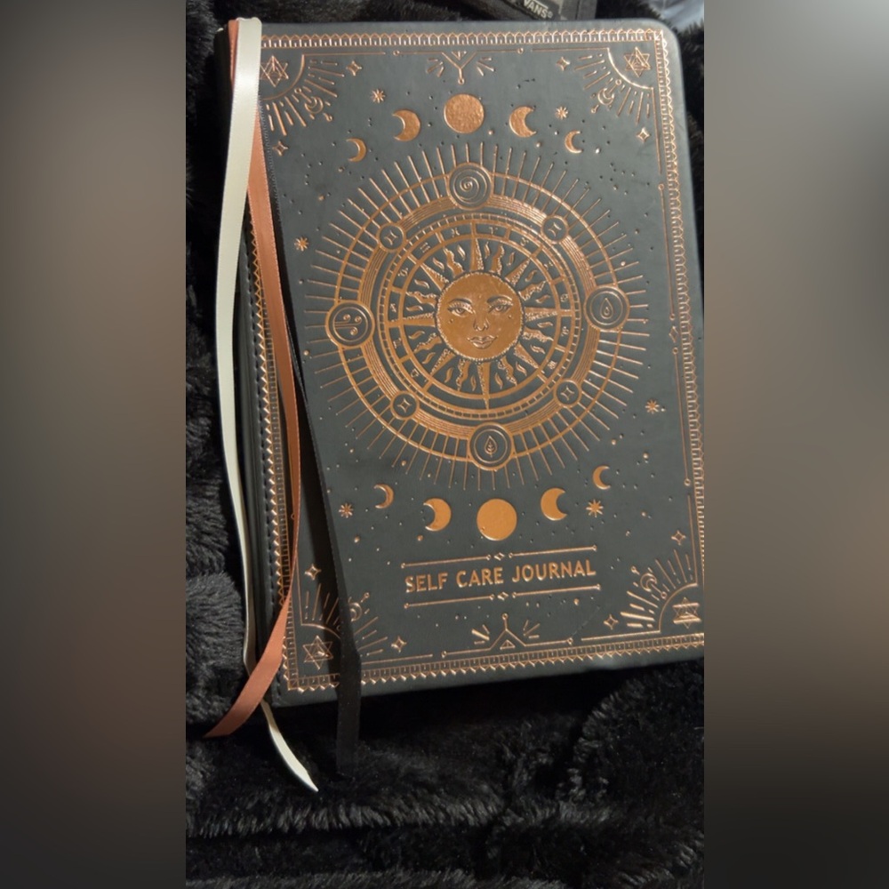 Guided Journal of Self Care - Moon and Sun - Picture 3 of 6